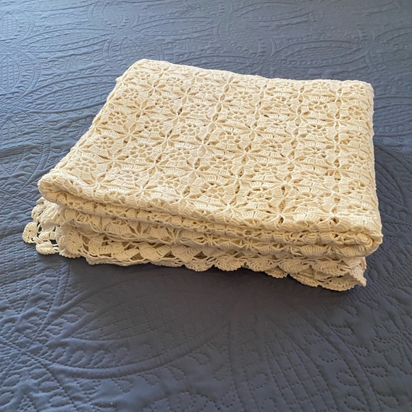 Vintage Crochet Lace Tablecloth - Picture 3 of 7